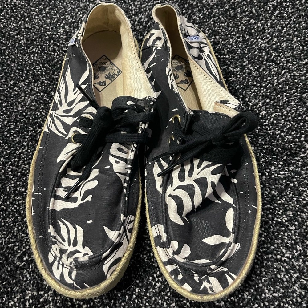VANS ALOHA NEW W/O Tags and box